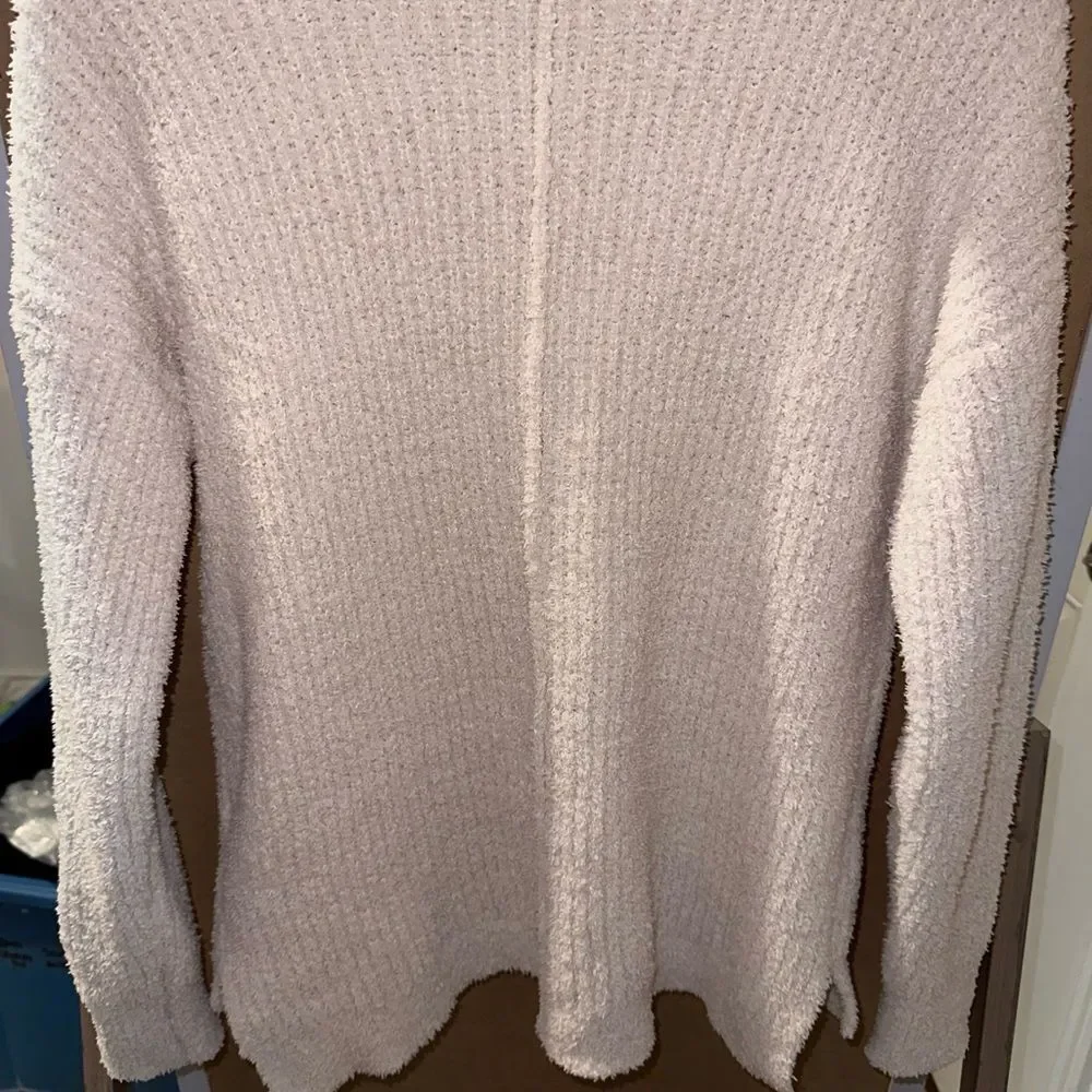 Cupcakes & Cashmere Cream Plush Longline Relaxed V Neck Sweater | Size M